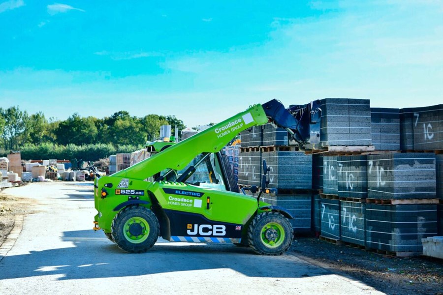 行勝于言！JCB 純電動伸縮臂叉裝車525-60E熱銷
